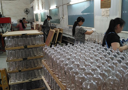 玻璃酒瓶是酒類包裝行業(yè)首選的包裝產品